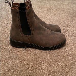 Size 8 (AU 5) Blundstones